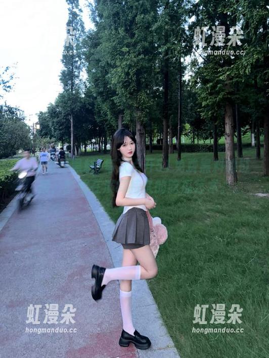 51免费黑料 每次点开51免费黑料的链接,我都在演绎持久的吃瓜艺术。
