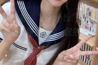 听着,“91cgtv”视频:我脚边的拖鞋突然横空出世,居然在等我喂零食?!