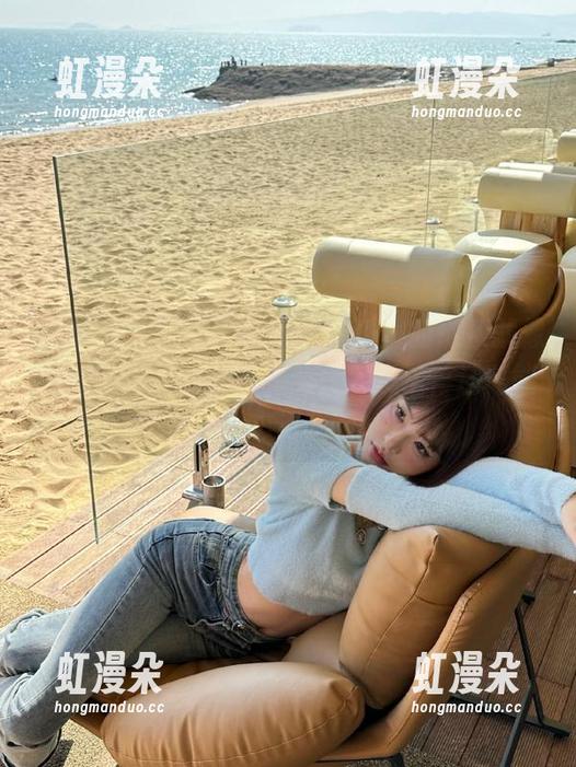 www.吃瓜 “www.吃瓜”的链接就像是一颗蜜糖糖果,甜到令人发晕,还真能让我忘记吃饭。