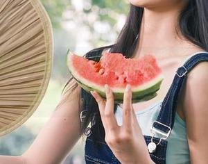 观看倒霉和欢喜,九幺吃瓜给你最酸甜的混合味!