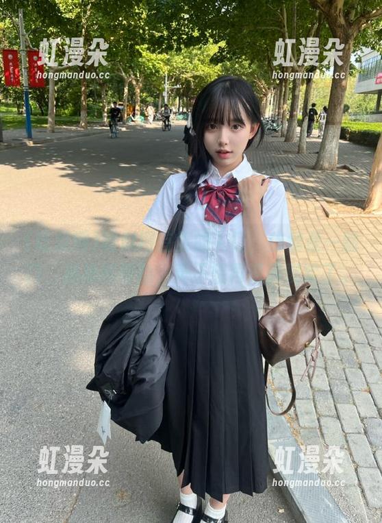 吃瓜网首页的入口，仿佛是一扇门，越推越得意，真不想再退回现实了。