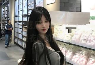 在吃瓜黑料的入口,我看到网红们换衣服的那一瞬间…
