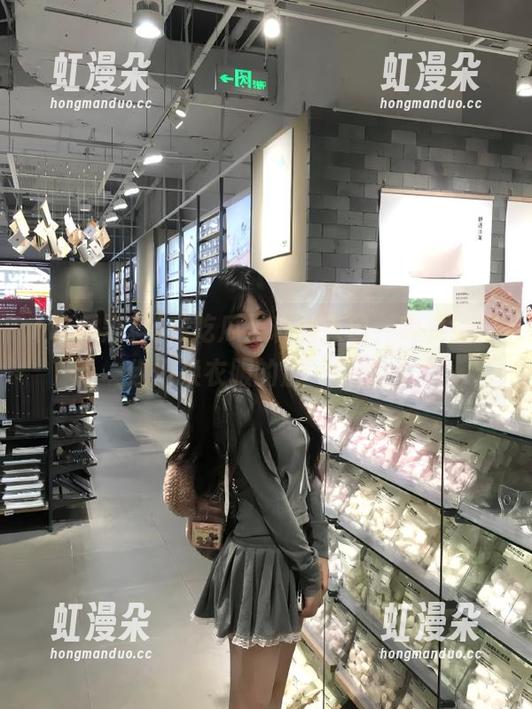 吃瓜黑料 在吃瓜黑料的入口,我看到网红们换衣服的那一瞬间…