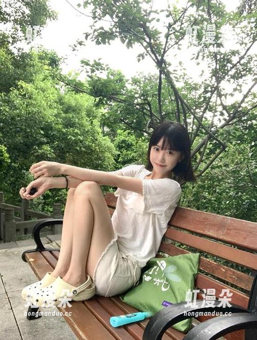 黑料网络版 登录黑料网络版的瞬间,我的好奇心就被点燃了——哪个瓜最新鲜?